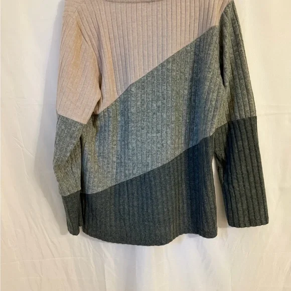 Colorblock Ribbed Sweater - Picture 5 of 5